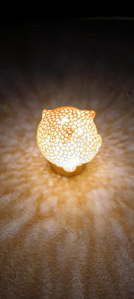 ZLATÉ PRASÁTKO VORONOI ART - SVÍTÍCÍ