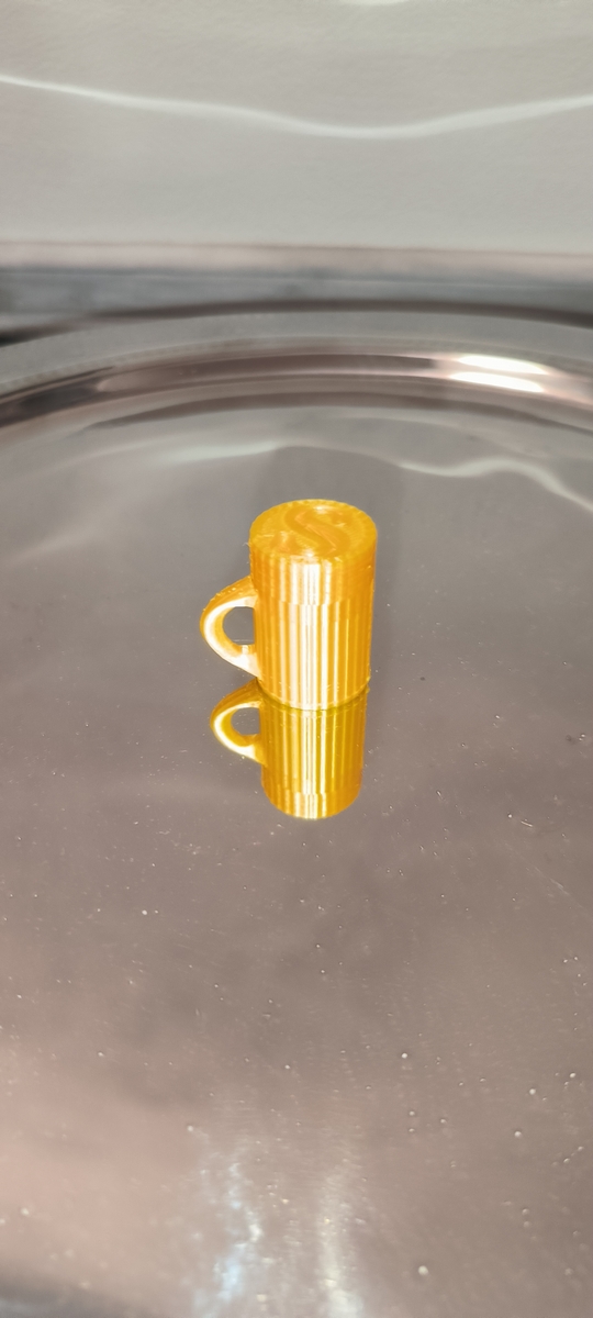Cestovní nádobka na sypké materiály na klíče - design zlatého piva