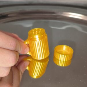 Cestovní nádobka na sypké materiály na klíče - design zlatého piva - Obrázek 1