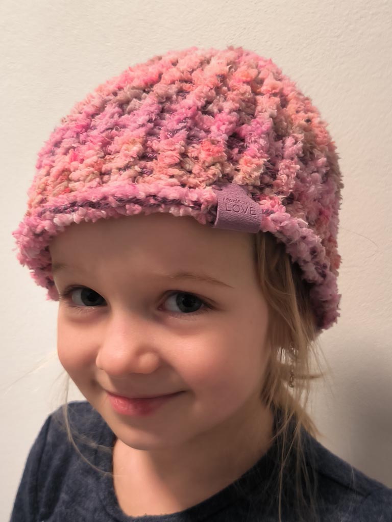 Ručně pletená čepice RAINBOW ROSE HAT  - SOFIE & ELENA (MADE WITH LOVE) - Obrázek 1