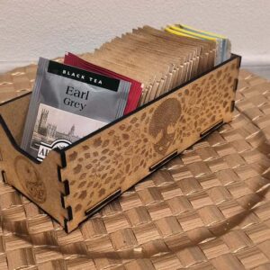 Laserem gravírovaný dřevěný box na čaje a jiné drobnosti - stro