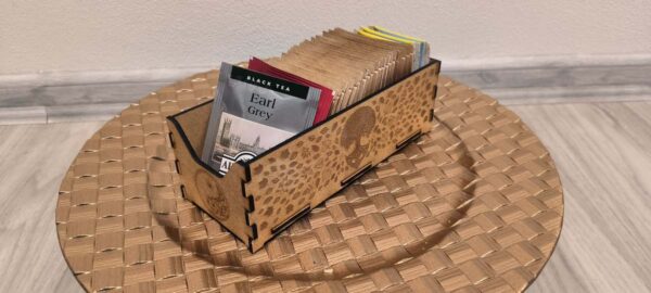 Laserem gravírovaný dřevěný box na čaje a jiné drobnosti - stro