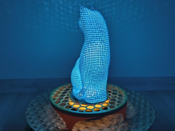 Algorithm Cat: Designová 3D socha s magickou hrou světel