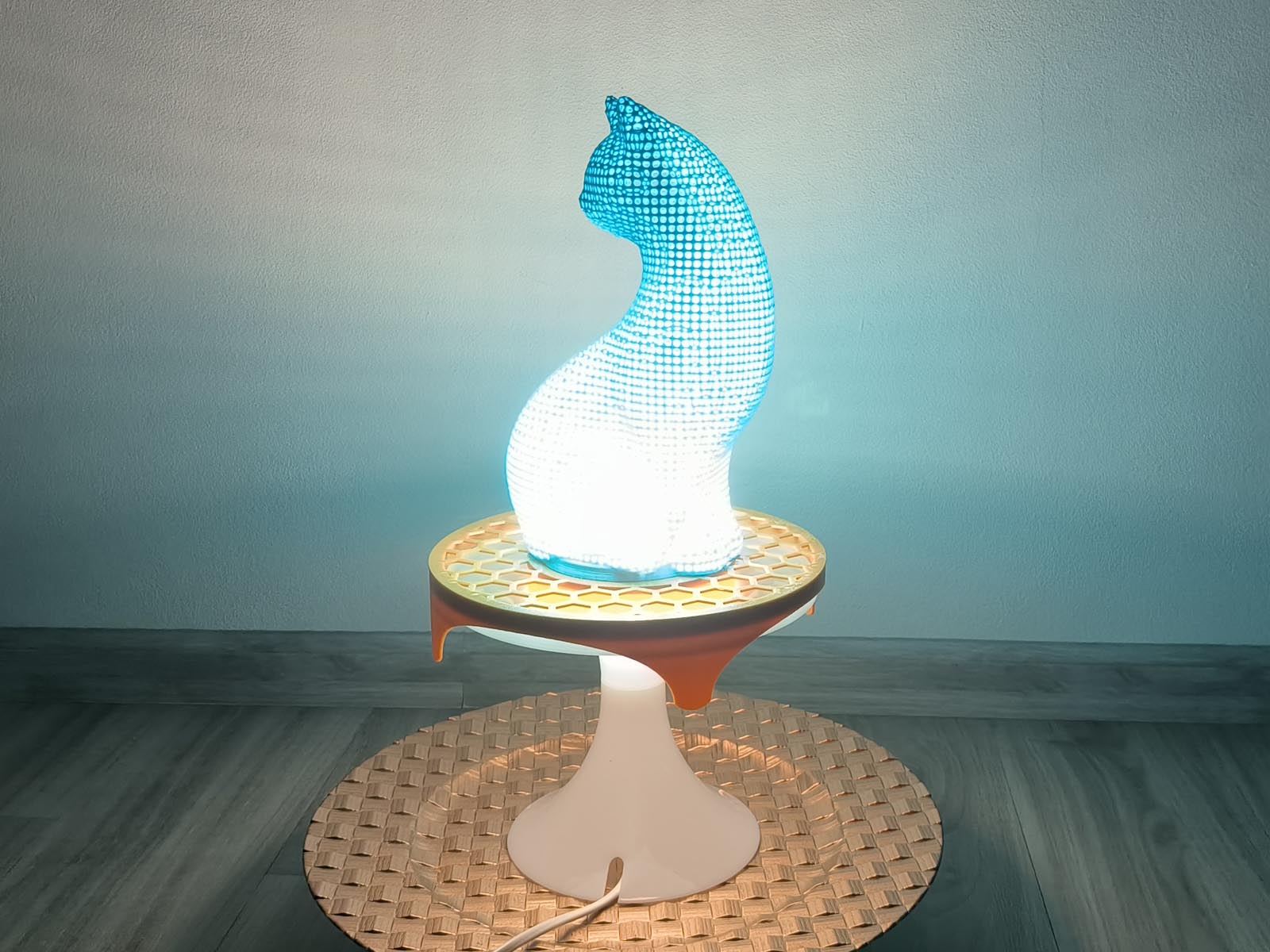Algorithm Cat: Designová 3D socha s magickou hrou světel - Obrázek 7
