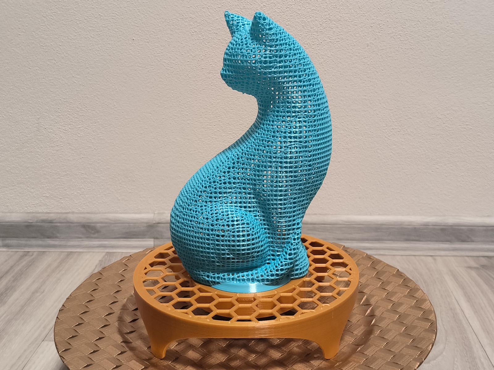 Algorithm Cat: Designová 3D socha s magickou hrou světel - Obrázek 4