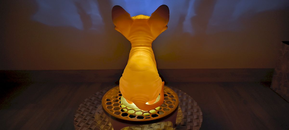 Sphynx Aura: Designová světelná socha s hřejivým nádechem - Obrázek 2