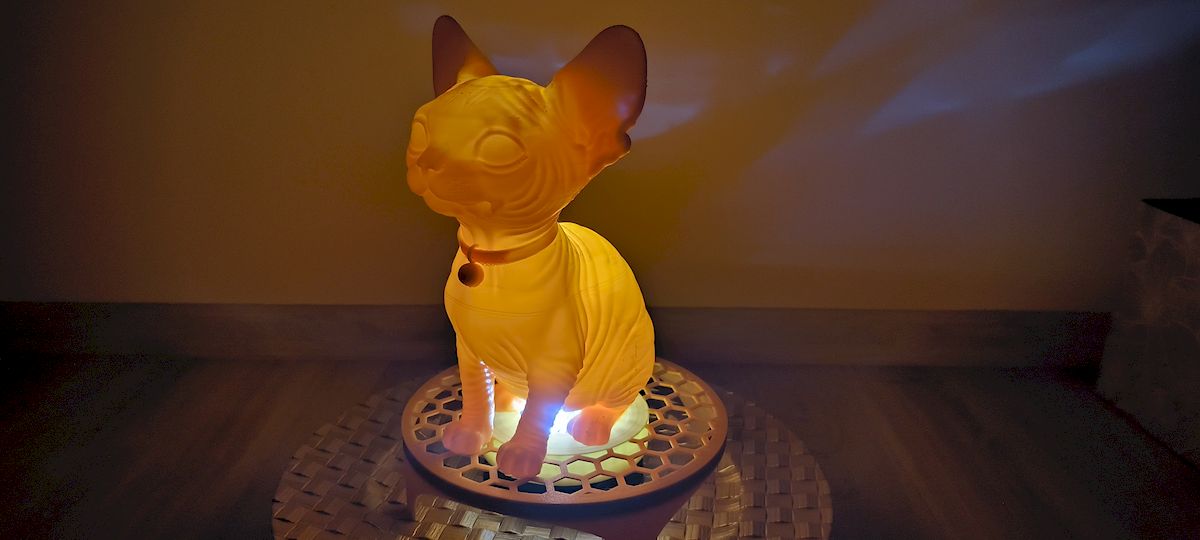 Sphynx Aura: Designová světelná socha s hřejivým nádechem - Obrázek 3