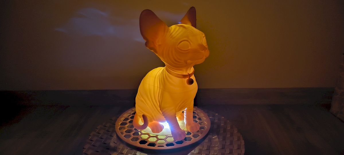 Sphynx Aura: Designová světelná socha s hřejivým nádechem - Obrázek 4