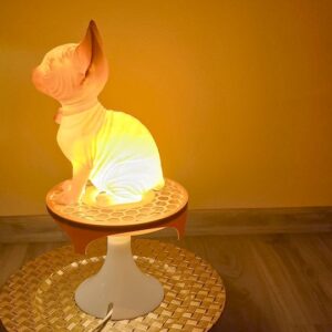 Sphynx Aura: Designová světelná socha s hřejivým nádechem - Obrázek 7