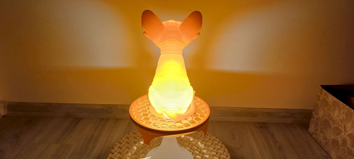 Sphynx Aura: Designová světelná socha s hřejivým nádechem - Obrázek 8