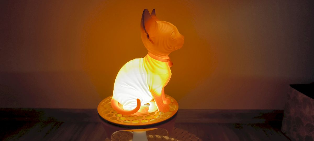 Sphynx Aura: Designová světelná socha s hřejivým nádechem - Obrázek 9